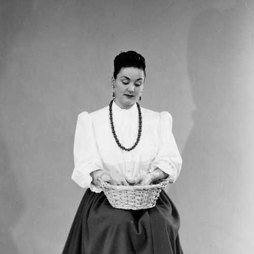Zwarte Riek, eind jaren 50, in haar zelfgemaakte kostuum. 