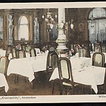 Prentbriefkaart van de Witte Zaal in Hotel Krasnapolsky, ca. 1905, Stadsarchief Amsterdam