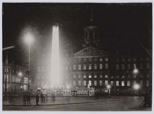 Edison Lichtweek, gezien naar Dam (westzijde), 1929. Foto Beeldbank Stadsarchief Amsterdam