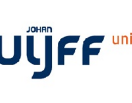 Het logo van de Johan Cruyff University, waar Johan in 2010 op bezoek was