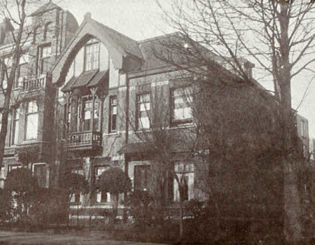 Middenweg 63 (nu 75) - de ambtswoning van burgemeester de Wit - nu de zaak van De Boer.
