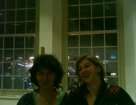 Heleen Wabeke en Jacqueline  bij Het Fundament van Amsterdam: lancering