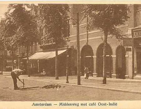 Café Oost-Indië op de Middenweg. Later was hier de Veenendaalse gevestigd.