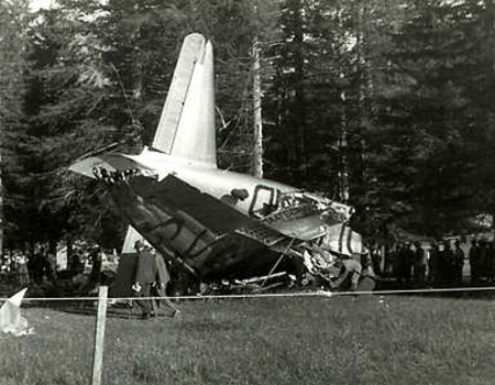 Het verongelukte toestel De Gaai - een KLM-toestel Douglas DC-2 PH-AKG.