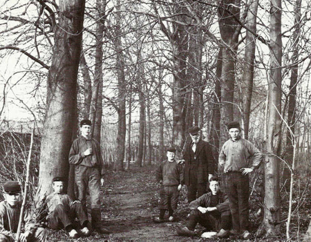 Leerlingen van de Tuinbouwschool Linnaeus op Frankendael (1890).