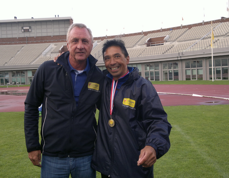 Arthur Pieters op de foto met Johan in het Olympisch Stadion