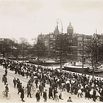 H.J. Witters, Belgische vluchtelingen op het Damrak, 1914. Foto Stadsarchief Amsterdam
