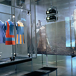 Overzichtsfoto van deel tentoonstelling Couture Locale met twee werken van Frans Molenaar, 2000