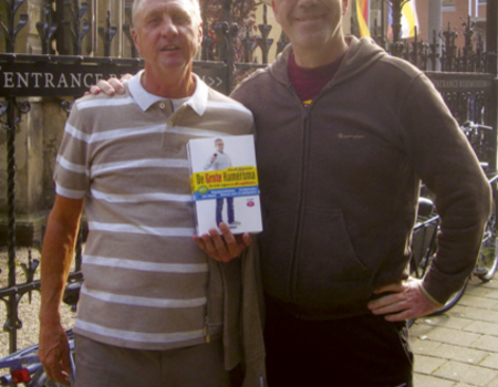 Johan Cruijff op de foto met De Grote Hamersma