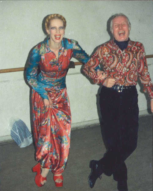 Mathilde Willink in het tapdanspak met tapdansleraar Jack Bow, ca. 1975