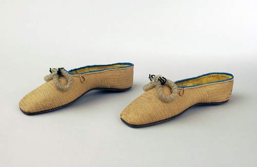 Schoenen van gevlochten stro 1840-1860