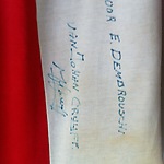 Op het shirt geschreven: "Voor E. Dembrovski Van Johan Cruijff"