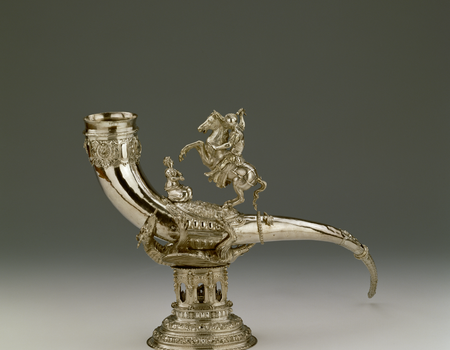 zilveren drinkhoorn van het Sint Joris- of Voetbooggilde (1566)