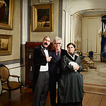 Bert Vreeken samen met twee acteurs die de rollen speelden van Abraham en Louisa, 2010