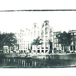 Foto van Cromhouthuizen op dienblad, 1874