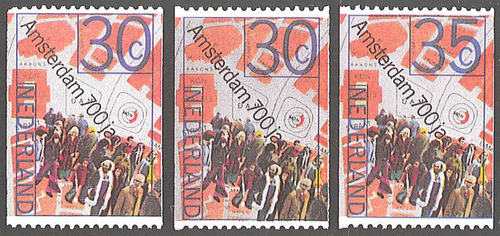 Paul Mijksenaar/Jan van Toorn, Amsterdam 700-rolzegels (links uit eerste oplage met 17 gaatjes, de andere uit tweede en derde oplage met 15 gaatjes), 1975