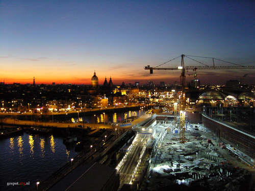 Foto van het uitzicht vanaf de Openbare Bibliotheek Amsterdam ( OBA), verschenen op site van AT5 op 2008-02-11