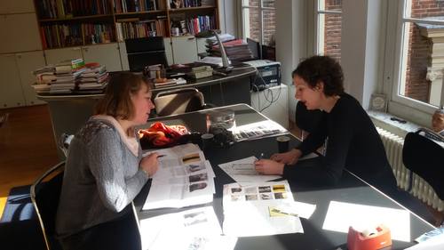 Judith Kuipéri in gesprek met Annemarie den Dekker (conservator Amsterdam Museum) over haar tentoonstellingsvoorstel ‘Op het tweede gezicht’, begin 2015