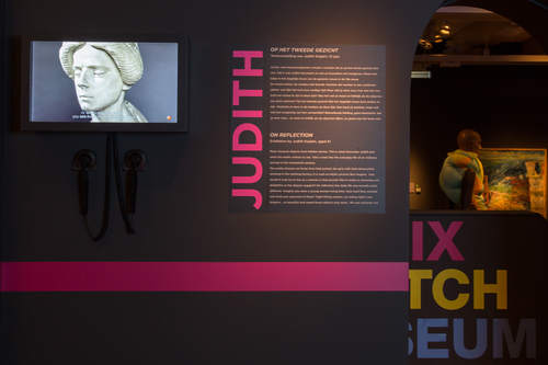 Overzichtsfoto van deel van ‘Op het tweede gezicht’ in Mix Match Museum, Amsterdam Museum, 2015