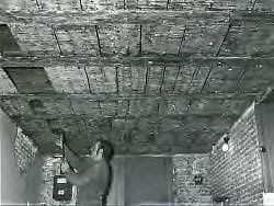 Afb. 15 De eerste sloop van het plafond in 1969