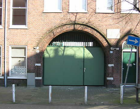 De achteringang van De Kraal-Kunstmagneetschool.