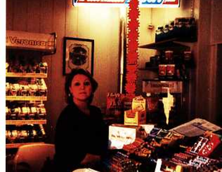 Henny Krug in de winkel