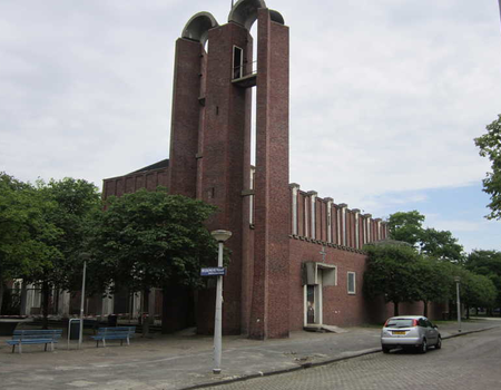 Het kerkgebouw in de James Wattstraat.