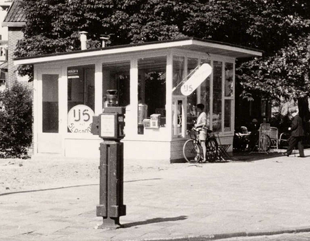 Middenweg 150 - hoek Kruislaan ingezoomd -  1954