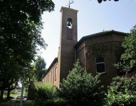 De voormalige parochiekerk van de Heilige Familie op de Zaaiersweg. Nu  de Parish of The Blessed Trinity.