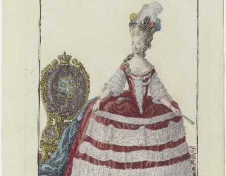 Marie Antoinette, de modekoningin, Gallerie des Modes et Costumes Français Gallerie des Modes et Costumes Français, 1778, O 80, Habit de Cour de Satin Cérise, Collectie Rijksmuseum Amsterdam.