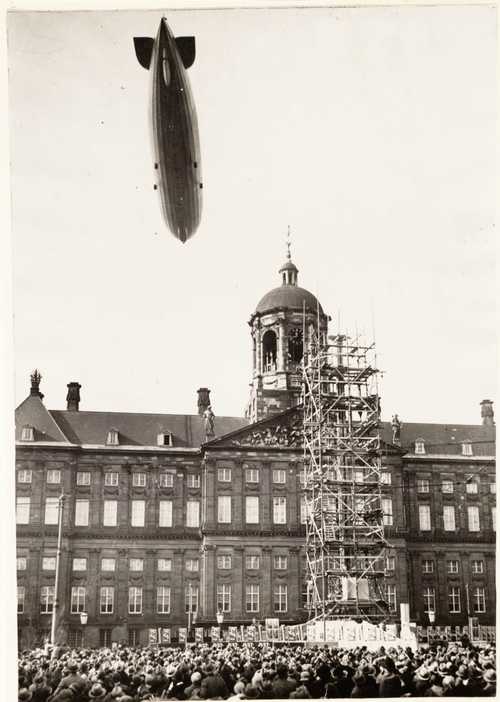 De Graf Zeppelin boven de Dam, 1929