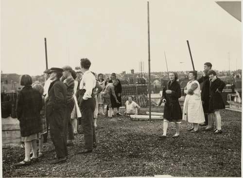 In afwachting van de Zeppelin op het dak, 1929