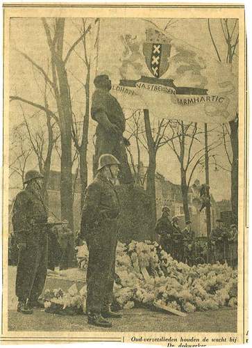 Krantenknipsel van herdenking van Februaristaking met deviesvlag, 1948, Amsterdam Museum