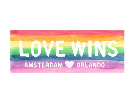 Amsterdam steekt kaarsjes op voor Orlando