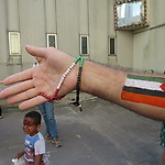 Palestijnse vlag met oranje/Nederlandse baan. foto Annemarie de Wildt