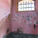 Cel in voormalige gevangenis, 2015. Foto Annemarie de Wildt