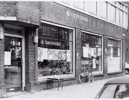 De Buurtwinkel in de Molukkenstraat 74, 1982. Foto: Stadsarchief Amsterdam.
