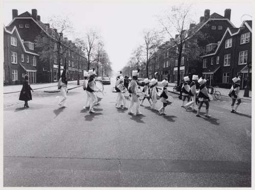 Fanfare in de Van der Pekstraat, 1978. Foto: Stadsarchief Amsterdam.