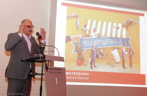 Na de opening was het woord aan Felix Rottenberg die zelf onderzoek heeft gedaan naar Amsterdamse buurtwinkels. 