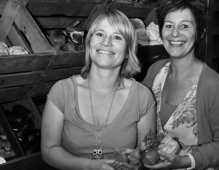 Elsemieke Beekwilder en Inge Wiersema. Foto: Ebbie & Ivy, 2011.