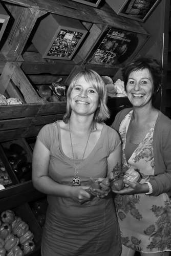 Elsemieke Beekwilder en Inge Wiersema. Foto: Ebbie & Ivy, 2011.