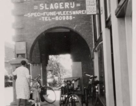 Slagerij Buhrs, Zonneplein. Foto: Stadsarchief Amsterdam.