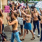 'Free the nipple' protest Northern Arizona University, 2 september 2016. Foto: Erin Twarogal