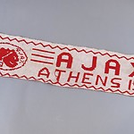 Sjaal ter gelegenheid van de wedstrijd tussen Ajax en Lokomotive Leipzig op 13 mei 1987 in het Olympisch Stadion van Athene in de finale van de Europacup II. Ajax won, Cruijff was coach. - obj.nr 3947