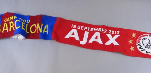 Sjaal ter gelegenheid van de wedstrijd tussen FC Barcelona en Ajax in de groepsfase van de Champions League op 18 september 2013. - obj.nr 3946