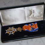 Koninklijke onderscheiding Orde van Oranje Nassau - Collectie Amsterdam Museum KA 22384.1/2