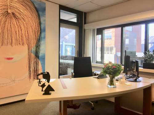 Beeld op werkkamer van Marja Ruigrok in Hoofddorp