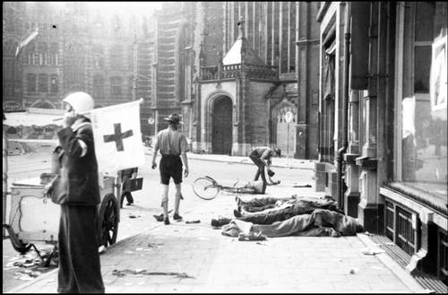 Foto van J.W. Hofman van de slachtoffers van de schietpartij - Collectie Stadsarchief Amsterdam Beeldbank