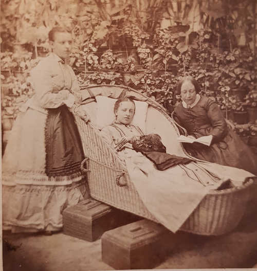 Annie, Jacoba en moeder Cato van Eeghen, ws 1863